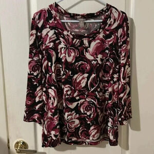 Chico’s size 2 blouse three-quarter sleeves, tapered neck, very flattering top